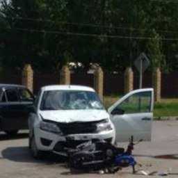 Двое подростков на скутере разбились об иномарку автоледи в ростовской области