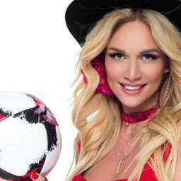 Сексуальная ростовчанка Виктория Лопырева поступила в Высшую школу экономики