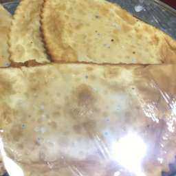 Заплесневелые чебуреки и гнилое мясо продают в элитном ростовском супермаркете