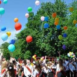 В школах Ростова-на-Дону прозвенел последний звонок