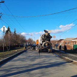 Трое маленьких детей и двое взрослых попали в больницу после ДТП с КАМАЗом под Ростовом