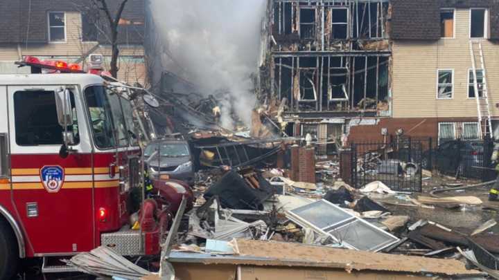 В районе Нью-Йорка часть жилого дома была разрушена взрывом
