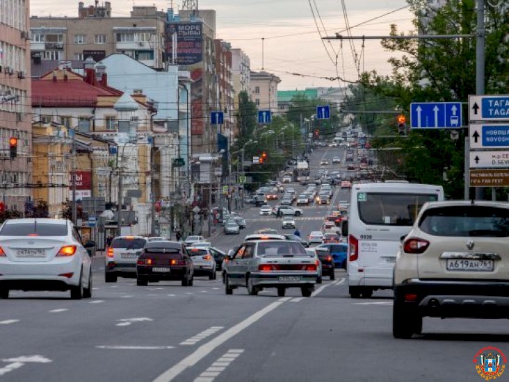 На семи центральных улицах Ростова запретят остановку авто