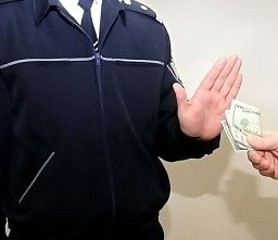 Ростовчанин пытался откупиться за трудоустройство нелегала