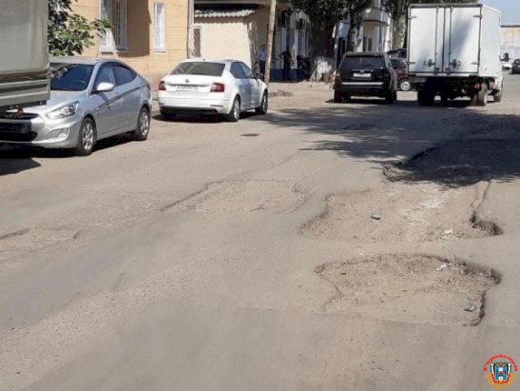 В Ростове дорожники изуродовали проезжую часть на площади Энергетиков