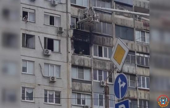 В Ростове потушили пожар в многоквартирном доме на Добровольского