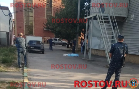 В Волгодонске у здания многоэтажки нашли тело девочки-подростка