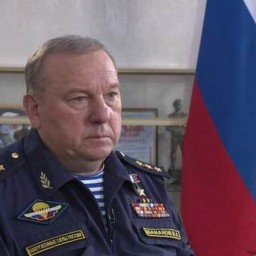 Меньше срочников, больше профи. Шаманов рассказал о составе армии
