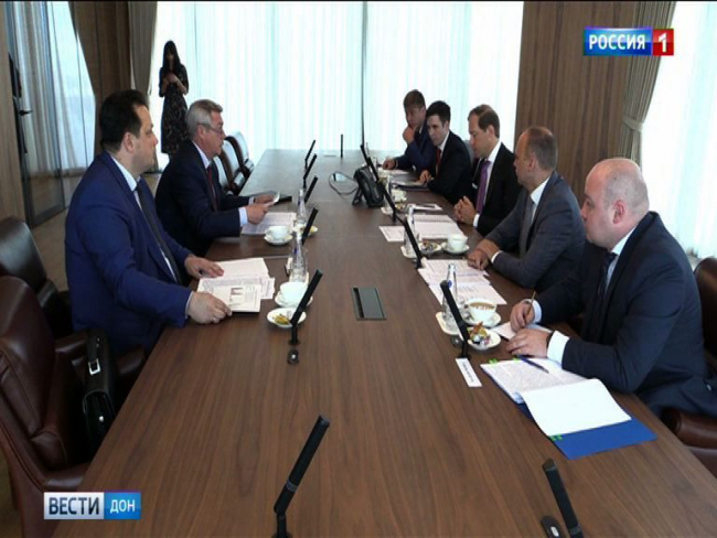 Промышленный потенциал Дона: Василий Голубев встретился с главой Минпромторга Денисом Мантуровым Промышленный потенциал Дона: Василий Голубев встретился с главой Минпромторга Денисом Мантуровым
