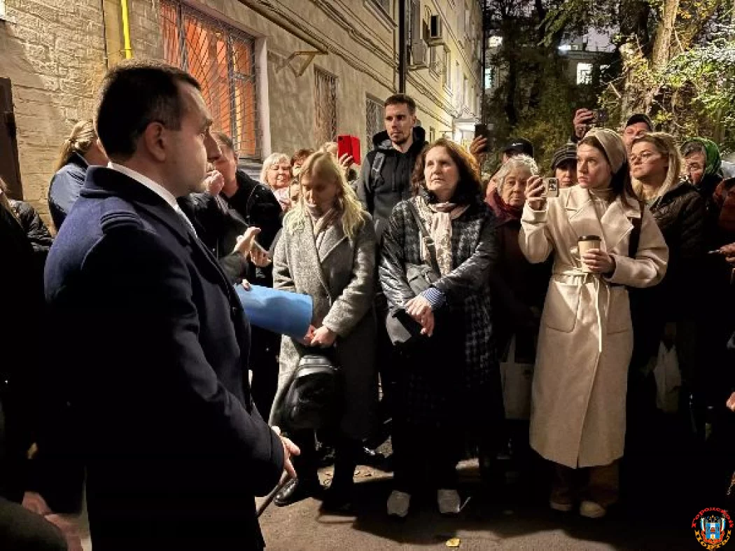 С жителями дома на улице Ивановского, состоялась встреча главы Октябрьского района