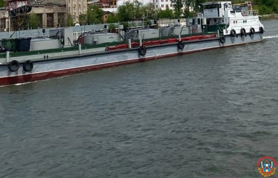 В морском порту Азова разнорабочий пострадал, упав между трюмами сухогруза
