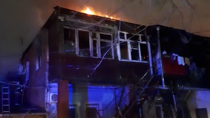 Пожар в многоквартирном доме в Краснодаре: жильцы эвакуированы