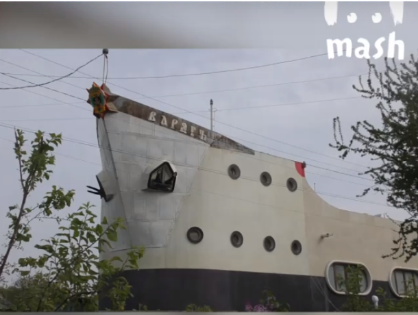 В Таганроге капитан дальнего плавания построил уникальный дом-корабль
