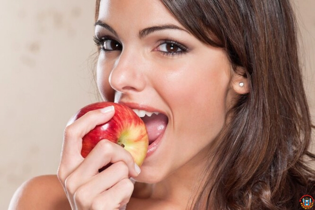 Нужно ли чистить яблоки и насколько вредна кожура?