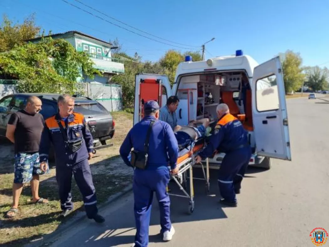 В Ростовской области спасатели помогли доставить тяжелого мужчину в больницу