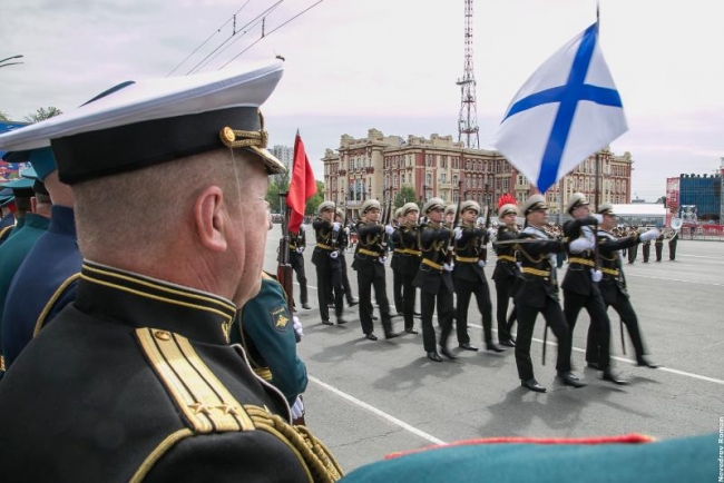 Власти Ростова не собираются отменять парад на День Победы