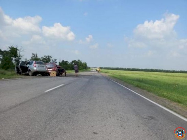 На трассе в Ростовской области пассажирка ВАЗа погибла в лобовом ДТП