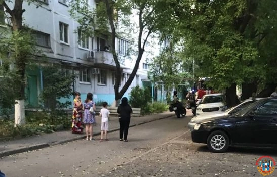 В Ростове из-за короткого замыкания в электрощитке пострадала женщина