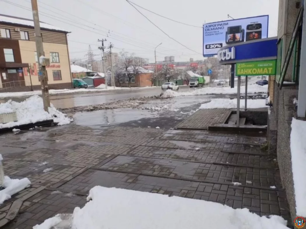 В Ростове расчистка снега: цены стартуют от 400 рублей за услугу