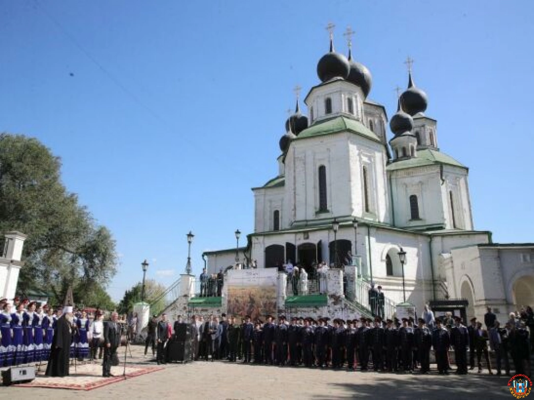 В Старочеркасске с почестями перезахоронили останки казачьих генералов