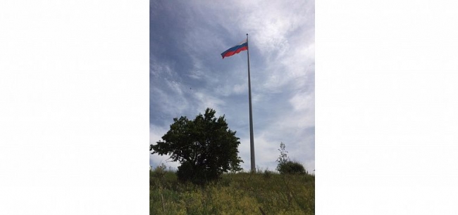 В Аксайском районе флаг России подняли на 40-метровый флагшток