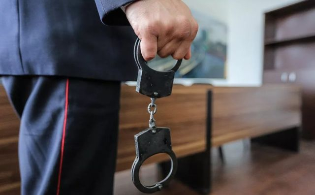 В Ростовской области осудили бывшего полицейского, избившего задержанного стулом В Ростовской области осудили бывшего полицейского, избившего задержанного стулом