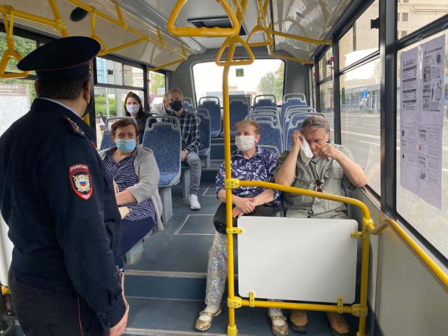 В Ростове на водителей и пассажиров автобусов составлено 80 протоколов
