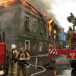 В Ростовской области за выходные горели 7 машин, 7 домов и электровоз