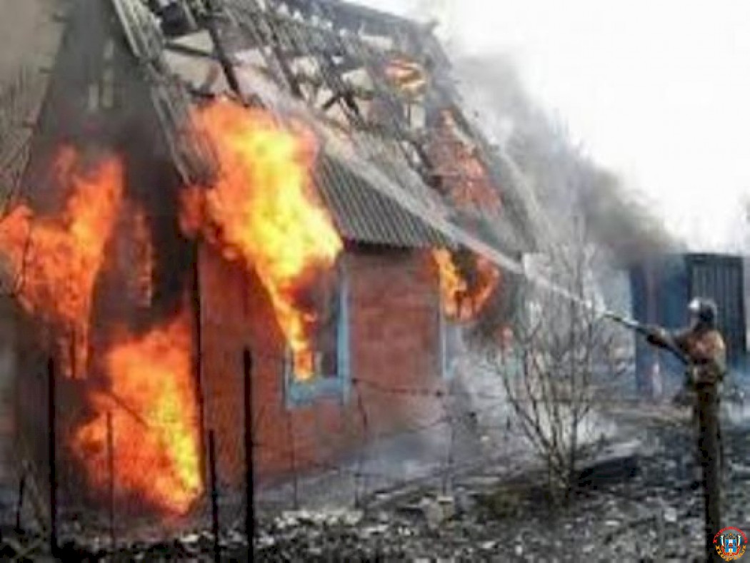 Двое жителей Шахт пострадали при пожаре в частном доме
