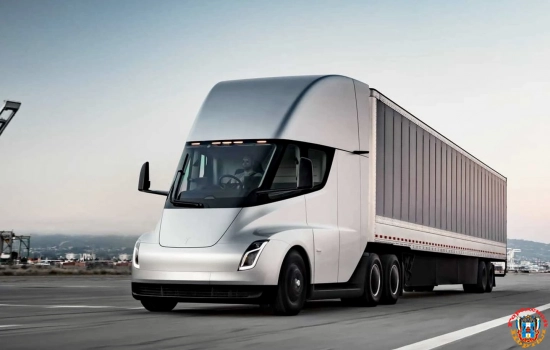 Tesla начала поставлять первые электрические грузовики Tesla Semi