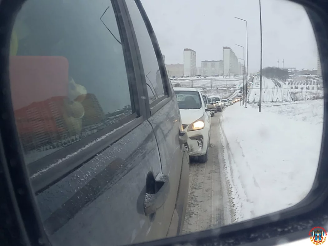 В Ростове-на-Дону мощный снегопад парализовал дорожное движение