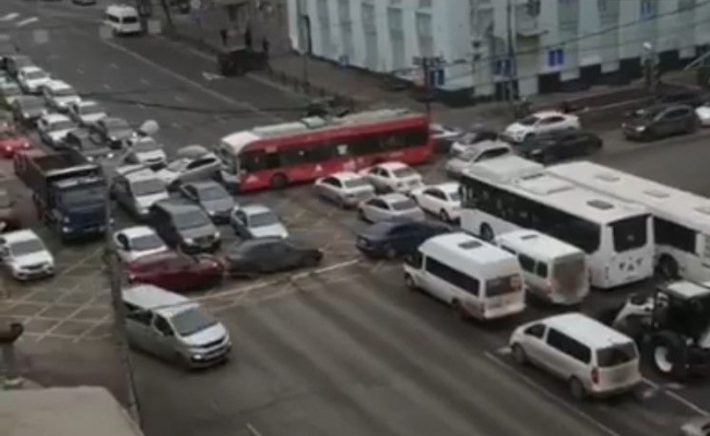 В центре Ростова образовалась пробка из-за неработающих светофоров