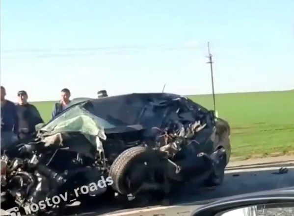 В Ростовской области владелица иномарки погибла в аварии с грузовиком