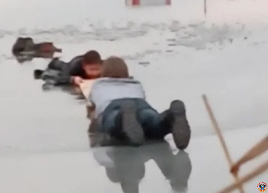 В Ростовской области студент героически спас школьника, провалившегося под лед