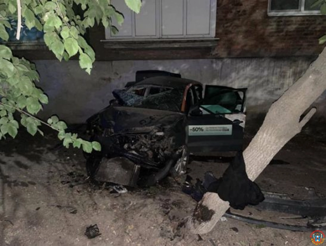 В Шахтах подростки на арендованном авто насмерть разбились в аварии