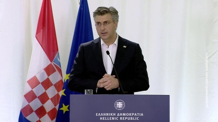 Премьер Хорватии извинился за "чушь" президента