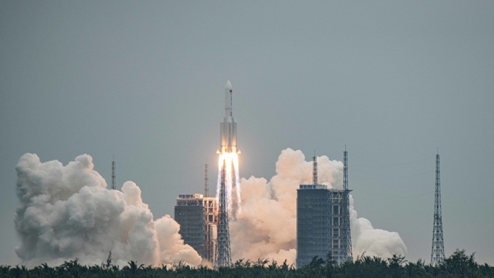 Китай запустил главный модуль своей новой орбитальной станции