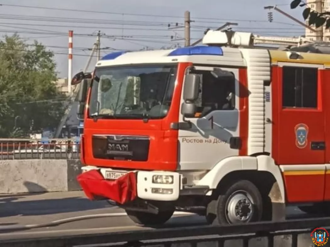 На Доватора в Ростове горело здание автосервиса