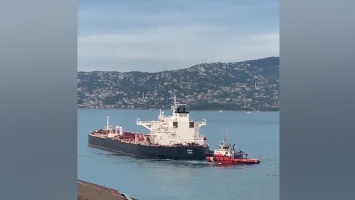 Из-за аварии на танкере перекрыт Босфор