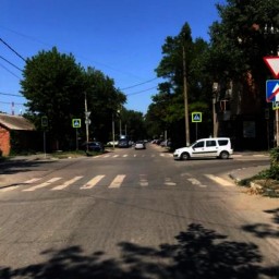 В центре Азова парень на иномарке сбил пенсионерку