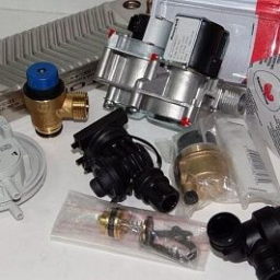 Украинец обнаружил в своей машине ящики с деталями только на российской границе