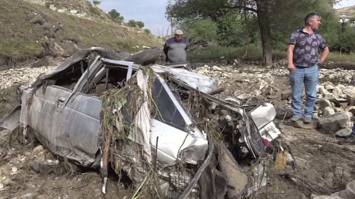 В Дагестане разыскивают унесенный селью автомобиль с людьми