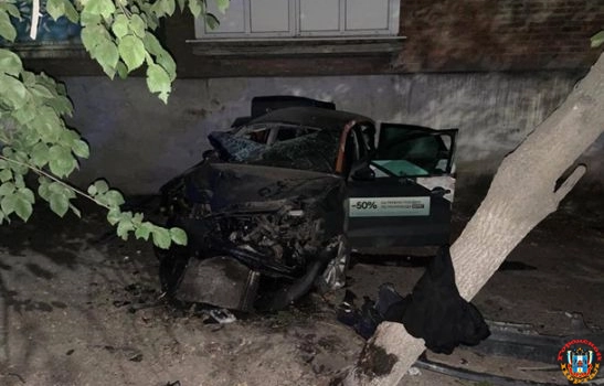 В Шахтах подростки на арендованном авто насмерть разбились в аварии