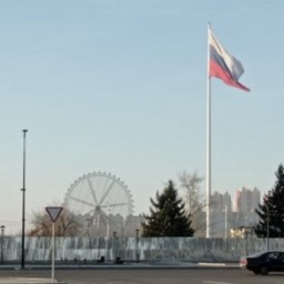 Самый высокий флагшток на Дальнем Востоке пришлось опустить из-за погоды