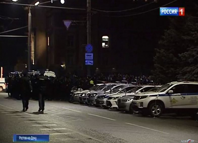 В Ростове на Театральной площади проходит репетиция парада сотрудников МВД