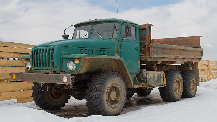 Росстат: выпуск легковых автомобилей и грузовиков в России резко вырос с начала года
