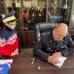 Полицейские в Ростове-на-Дону исполнили новогоднюю мечту школьника