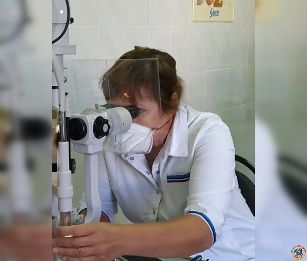 Ростовские врачи спасли зрение 13-летнему подростку, которому попали в глаз острым карандашом