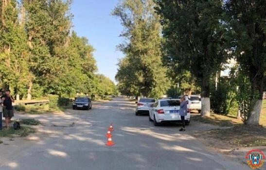 В Новочеркасске парень перебегал дорогу в неположенном месте и попал под колеса иномарки