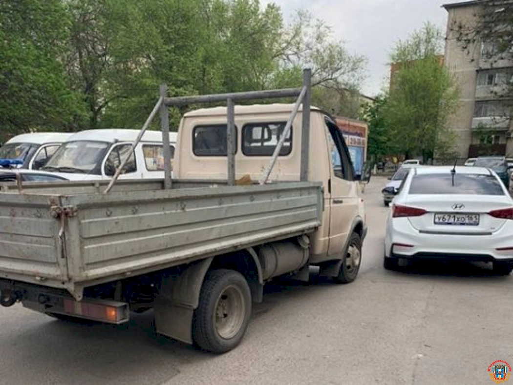 В Ростове трехлетняя девочка попала под колеса «ГАЗели»